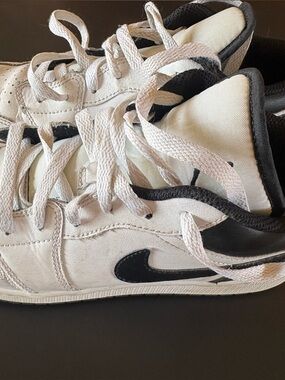 Air Jordan 1 Low Black & White Sneakers